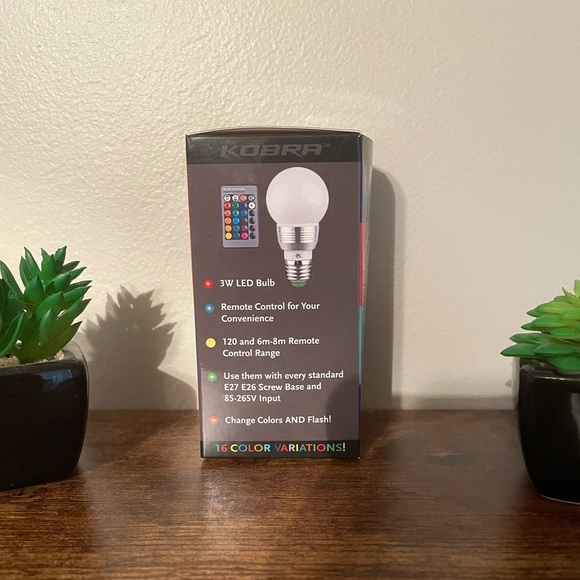 Color changing LED light bulb - Picture 2 of 3